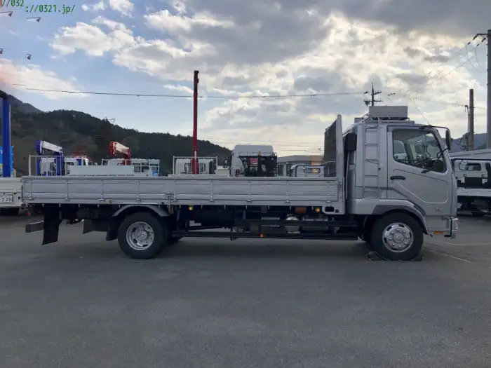 三菱 ファイター 中型/増トン 平ボディ ベッド PJ-FK62FZの中古トラック画像2