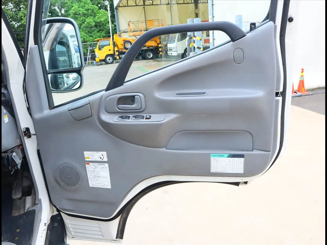 日野 デュトロ 小型 高所・建柱車 高所作業車 電工仕様の中古トラック画像13