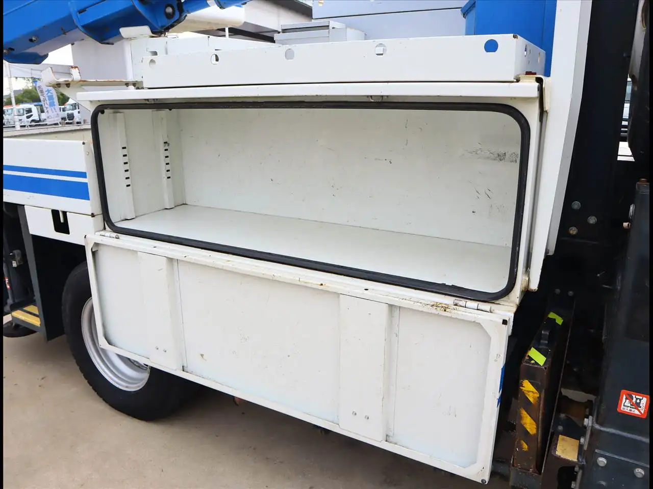 日野 デュトロ 小型 高所・建柱車 高所作業車 電工仕様の中古トラック画像9