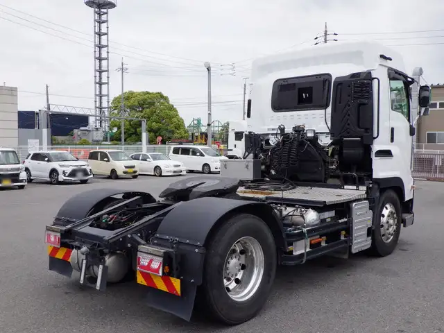 いすゞ ギガ 大型 トラクター ハイルーフ 1デフの中古トラック画像4