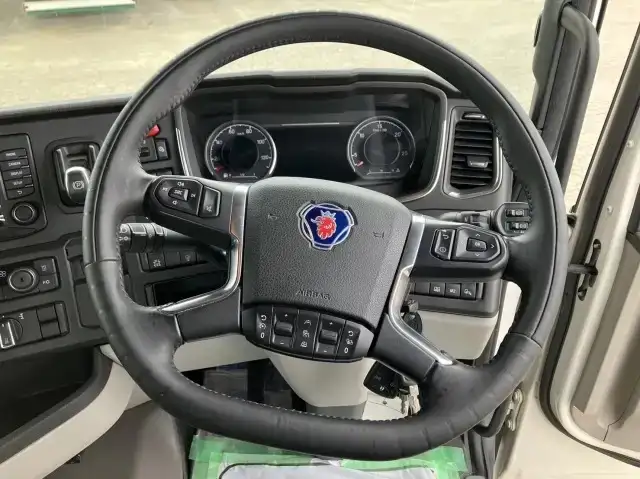スカニア トラック 大型 トラクター ハイルーフ 1デフの中古トラック画像9