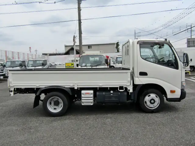 トヨタ ダイナ 小型 平ボディ 2RG-XZC605 R3の中古トラック画像2