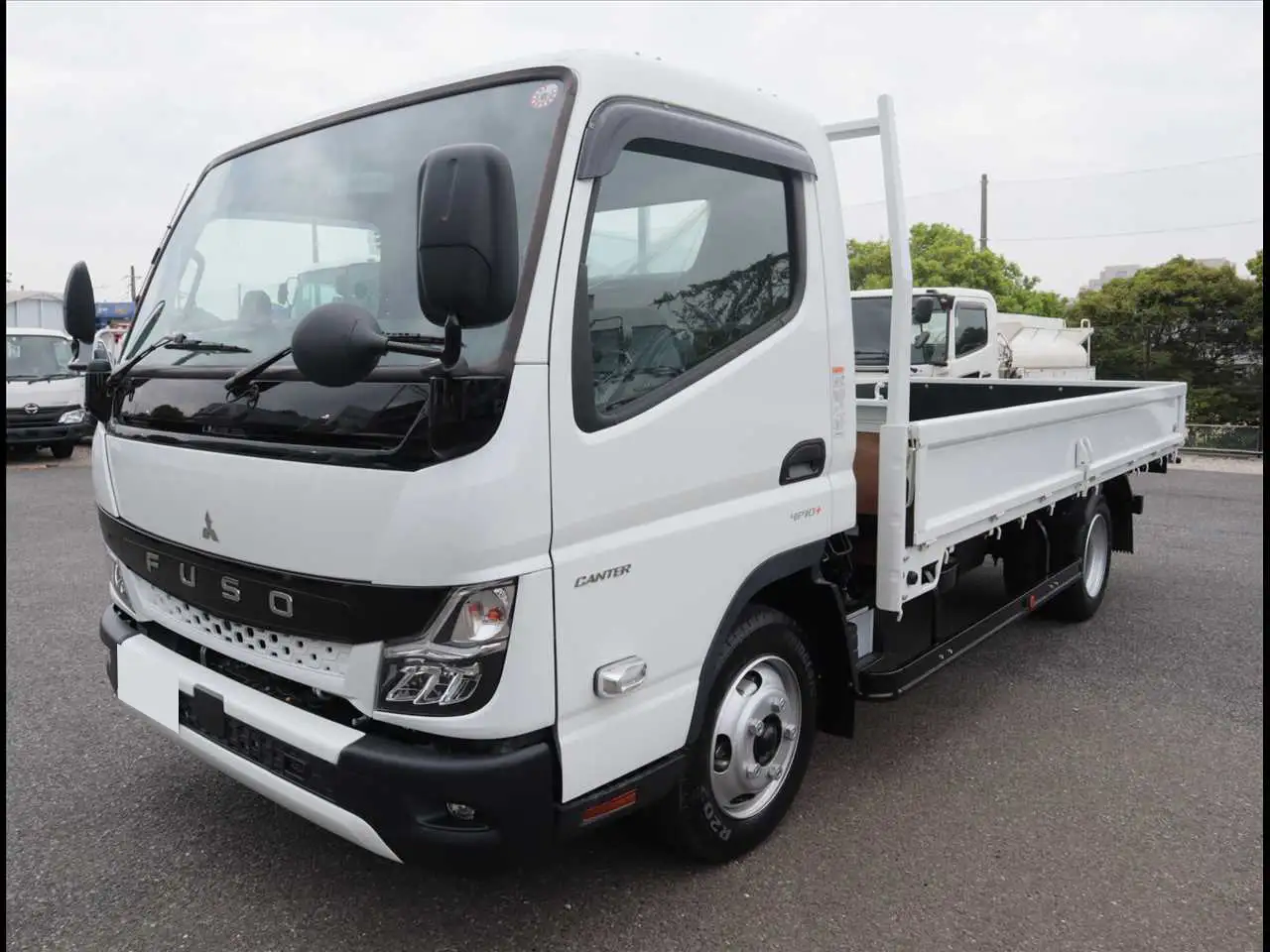 三菱 キャンター 小型 平ボディ 2RG-FEB50 R5の中古トラック画像1