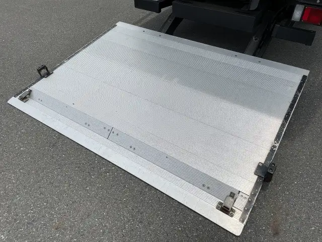 いすゞ エルフ 小型 アルミバン パワーゲート サイドドアの中古トラック画像12