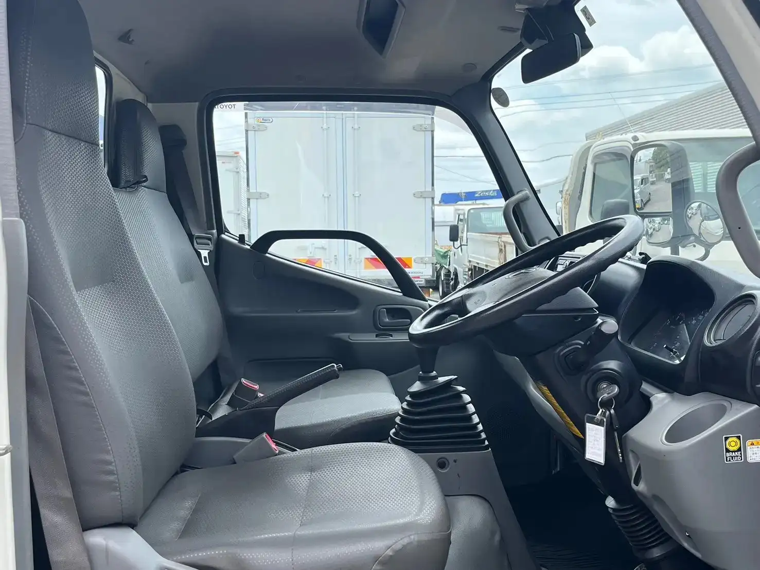 トヨタ トヨエース 小型 平ボディ TKG-XZC655 H30の中古トラック画像11