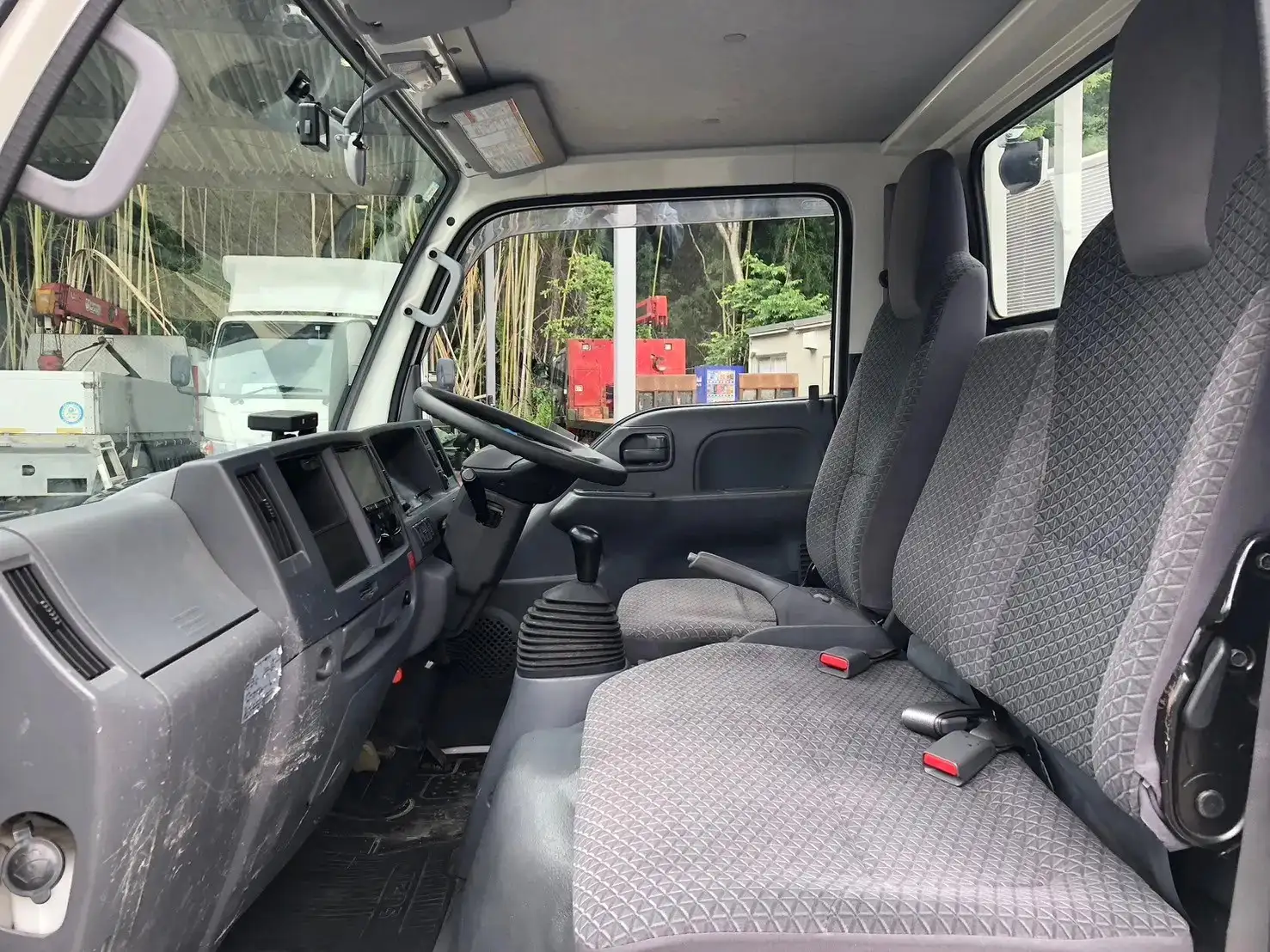 いすゞ エルフ 小型 平ボディ TRG-NJR85A H31/R1の中古トラック画像12