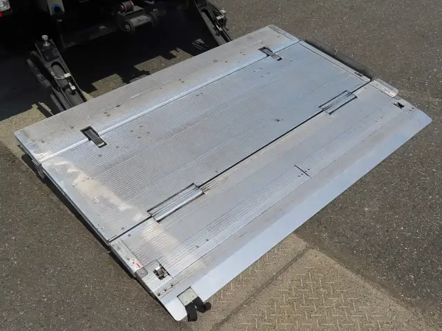 いすゞ エルフ 小型 冷凍冷蔵 低温 パワーゲートの中古トラック画像11