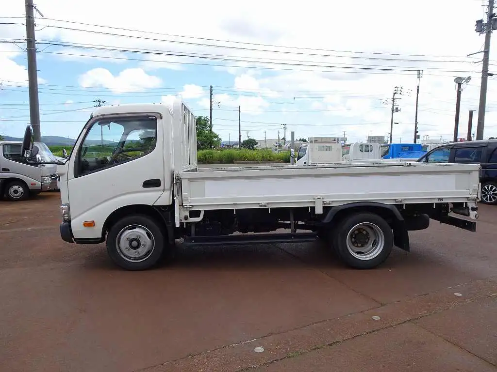 トヨタ ダイナ 小型 平ボディ TPG-XZU645 H30の中古トラック画像3