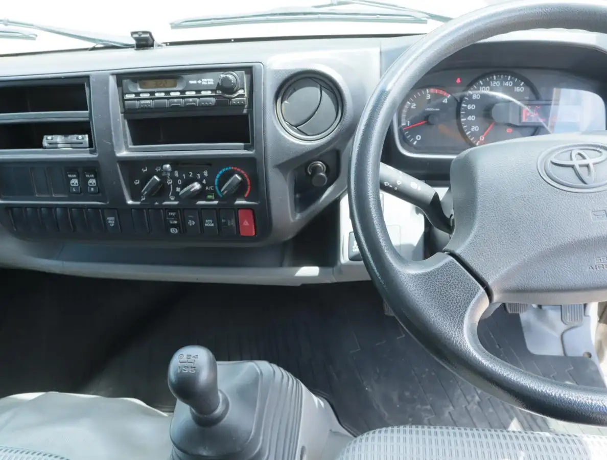 トヨタ トヨエース 小型 平ボディ Wキャブ TKG-XZU710の中古トラック画像10
