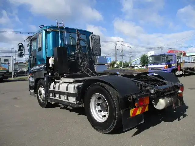 いすゞ ギガ 大型 トラクター 1デフ ベッドの中古トラック画像6