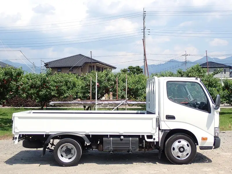 トヨタ ダイナ 小型 平ボディ TKG-XZC605 H30の中古トラック画像3