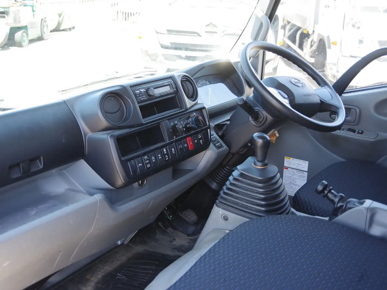 日野 デュトロ 小型 タンク車 ローリー 2KG-XZU675Mの中古トラック画像11