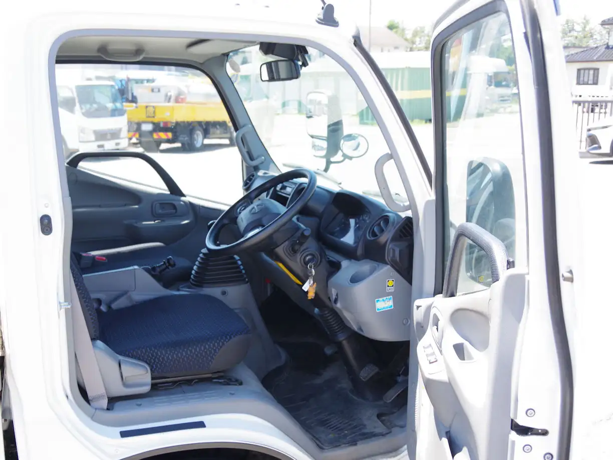 日野 デュトロ 小型 タンク車 ローリー 2KG-XZU675Mの中古トラック画像10