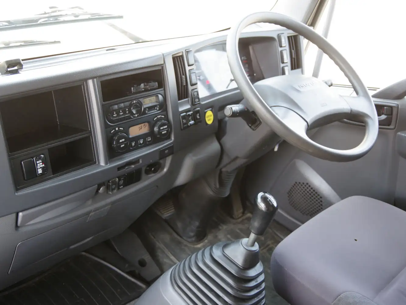 いすゞ フォワード 中型/増トン 平ボディ アルミブロック LKG-FTR90S2の中古トラック画像13