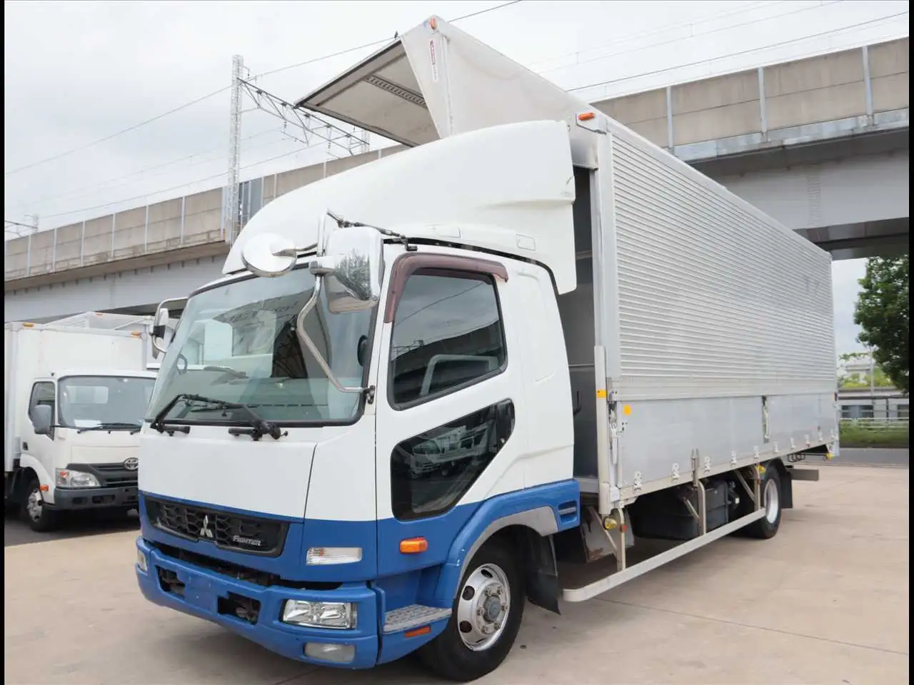 三菱 ファイター 中型/増トン ウイング TKG-FK61F H28の中古トラック画像1