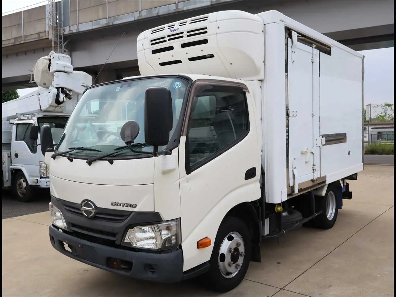 日野 デュトロ 小型 冷凍冷蔵 低温 スタンバイの中古トラック画像1