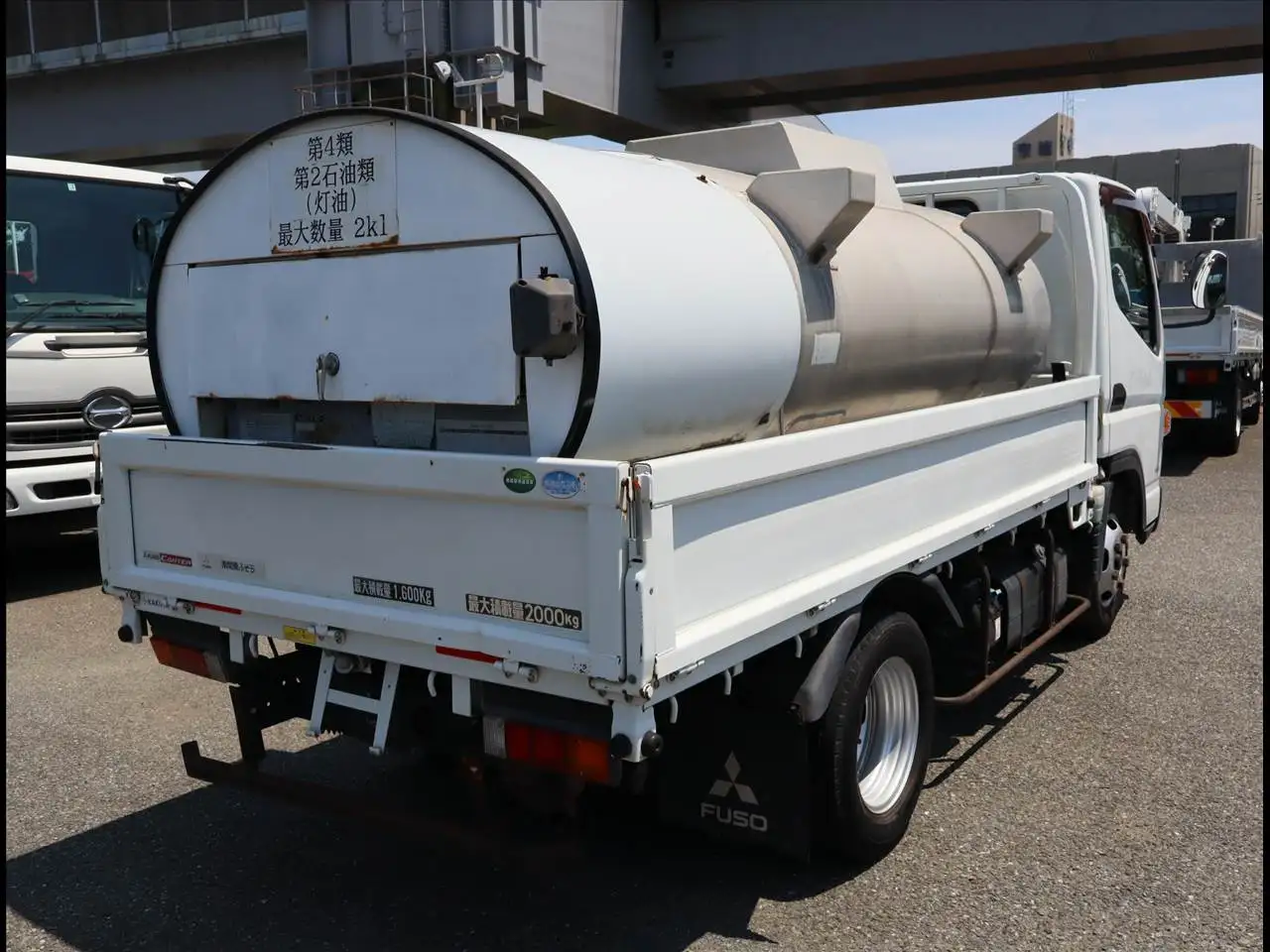 三菱 キャンター 小型 タンク車 ローリー TKG-FBA20の中古トラック画像3