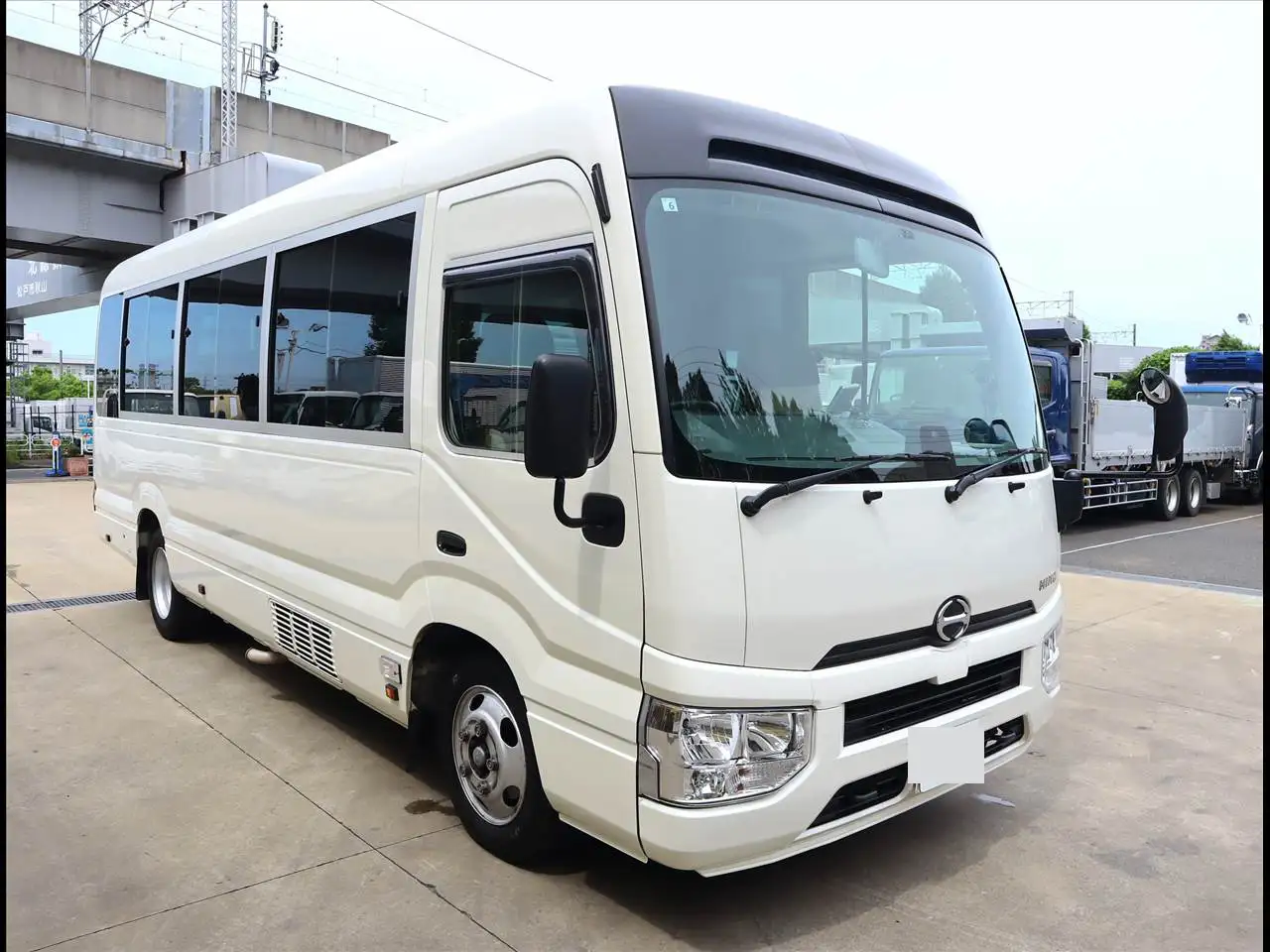 日野 リエッセ 小型 バス マイクロバス 2DG-XZB70Mの中古トラック画像2