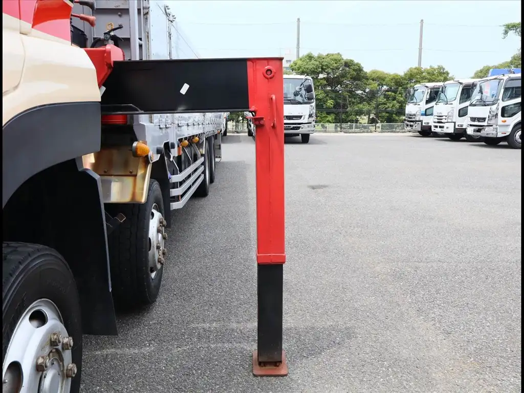 日産UD クオン 大型 クレーン付 床鉄板 アルミブロックの中古トラック画像9