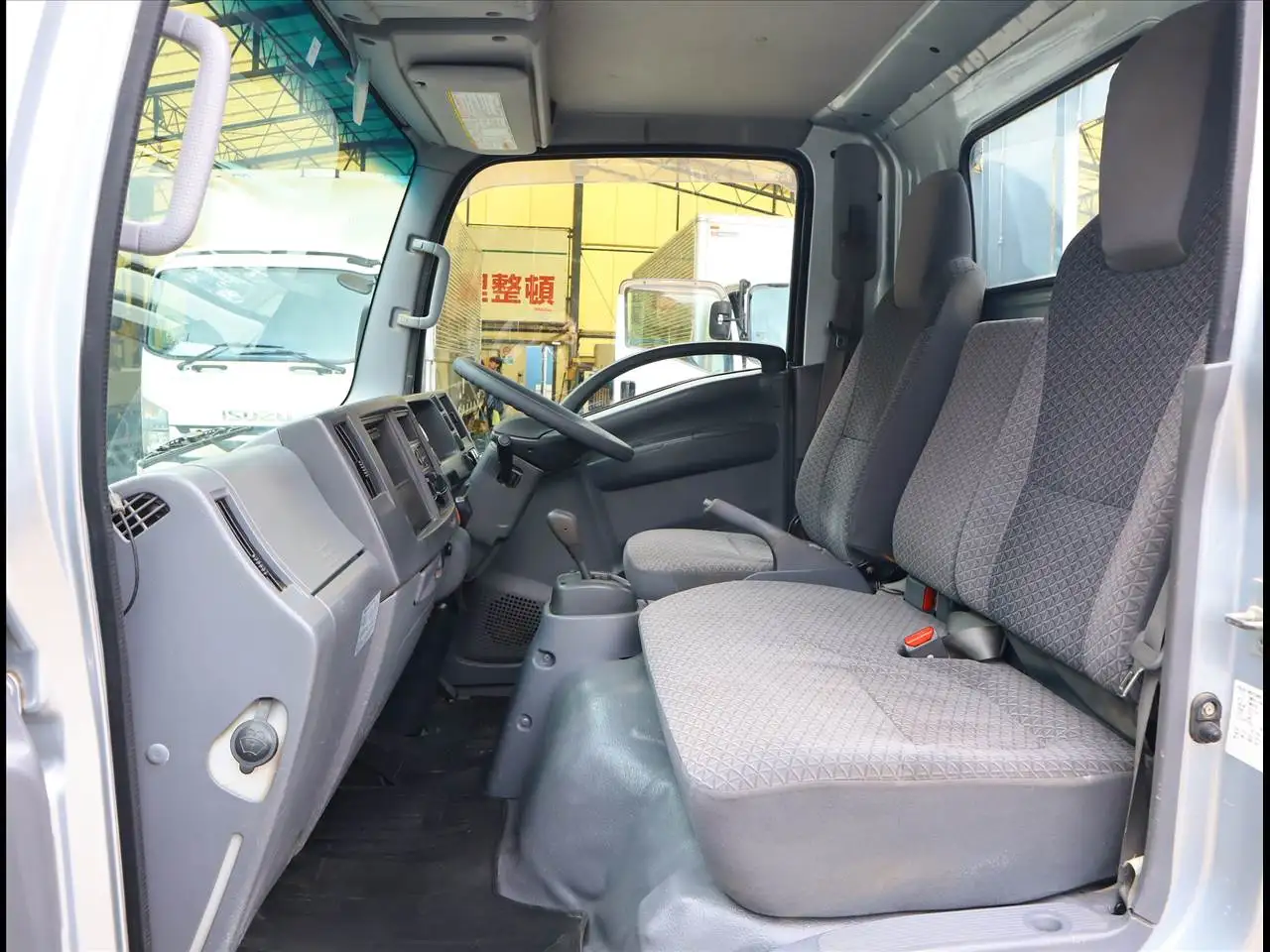 いすゞ エルフ 小型 平ボディ TRG-NMR85AR H31/R1の中古トラック画像12