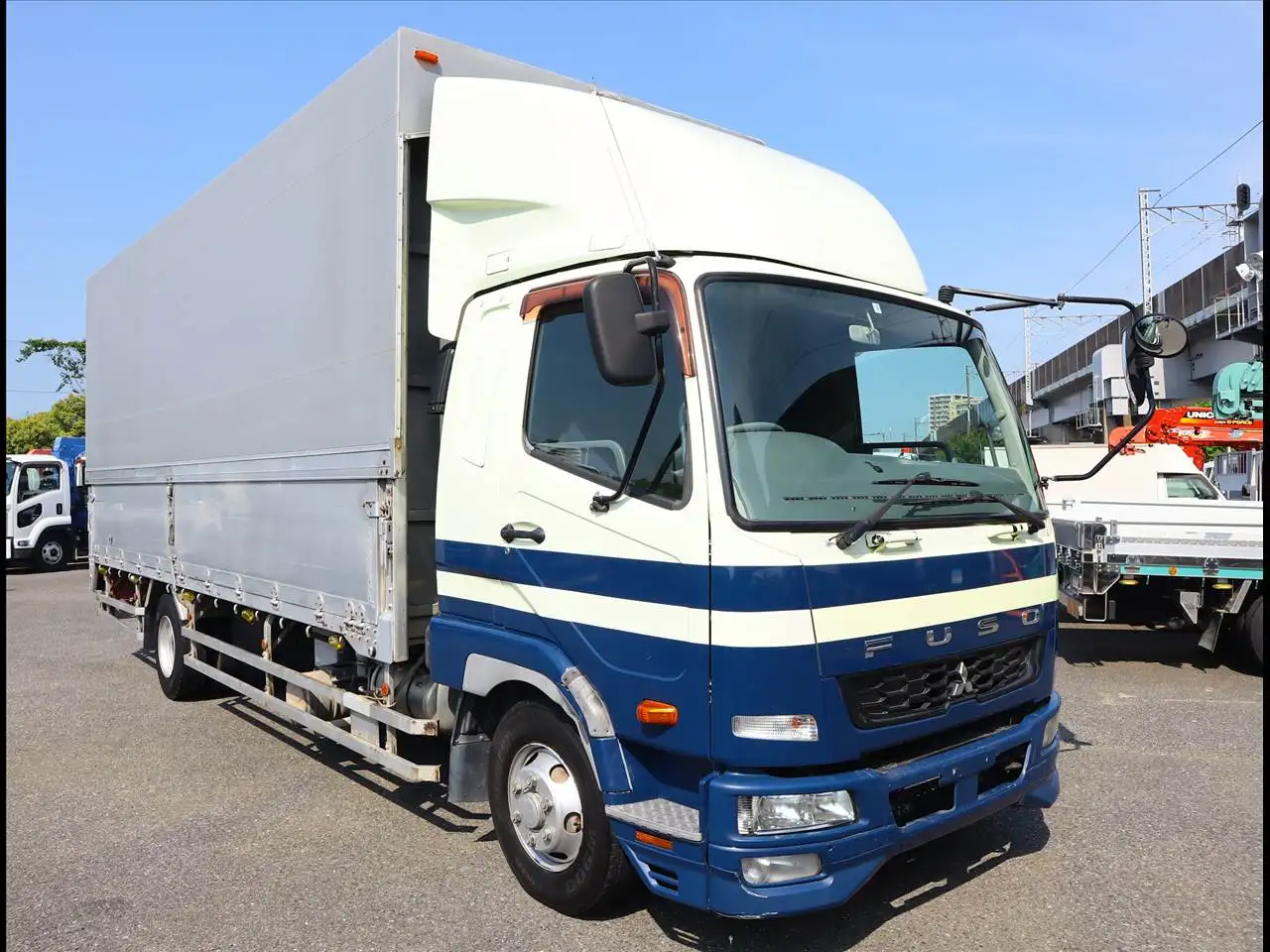 三菱 ファイター 中型/増トン ウイング ベッド TKG-FK61Fの中古トラック画像2