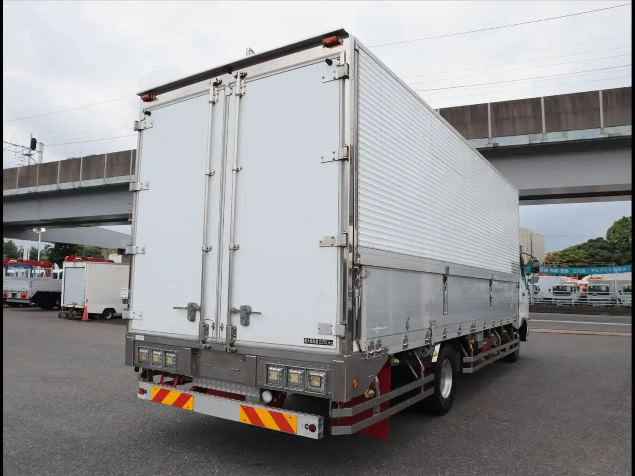 三菱 ファイター 中型/増トン ウイング ベッド TKG-FK61Fの中古トラック画像3