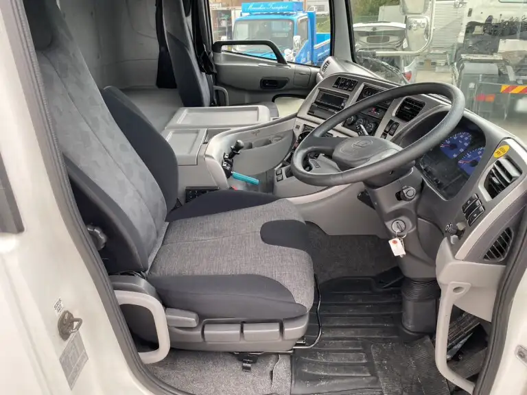 日産UD クオン 大型 トラクター ハイルーフ 1デフの中古トラック画像11