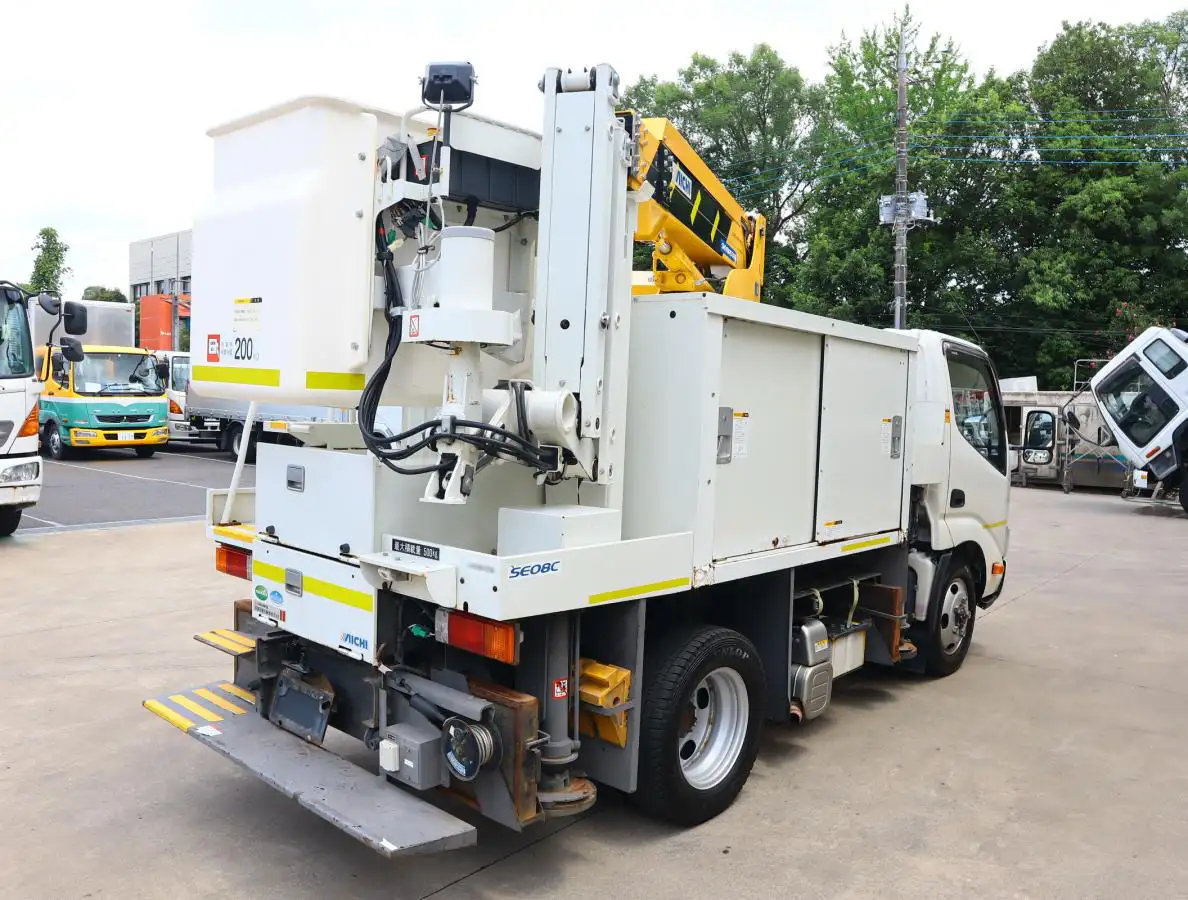 日野 デュトロ 小型 高所・建柱車 高所作業車 TKG-XZU675Mの中古トラック画像2