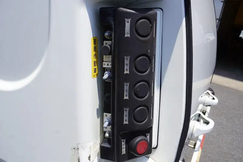 いすゞ エルフ 小型 パッカー車 巻き込み式 回転ダンプ式の中古トラック画像7
