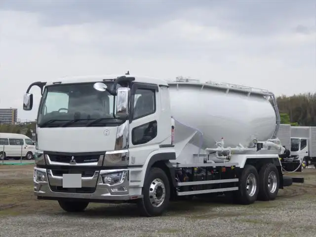 三菱 スーパーグレート 大型 タンク車 バルク 2PG-FU74GYの中古トラック画像1