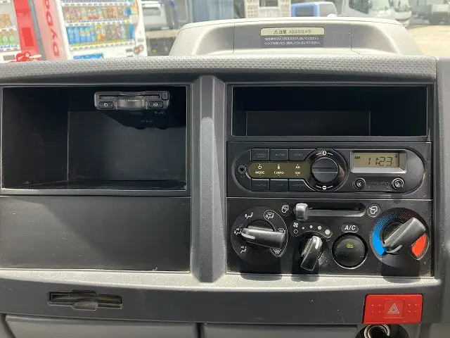 いすゞ エルフ 小型 平ボディ Wキャブ 2RG-NJR88Aの中古トラック画像10