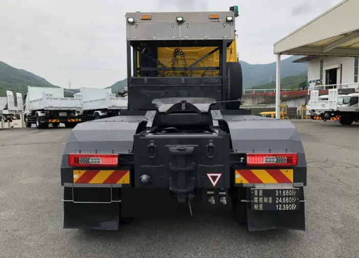 ボルボ トラック 大型 トラクター 2デフ ベッドの中古トラック画像5