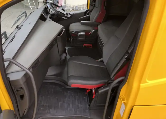 ボルボ トラック 大型 トラクター 2デフ ベッドの中古トラック画像11