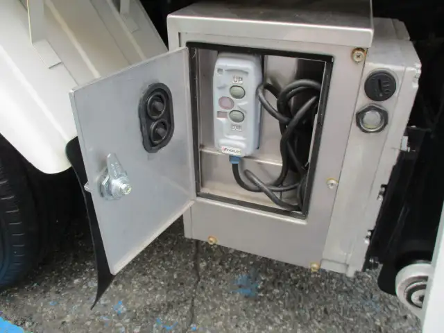 日産 アトラス 小型 平ボディ パワーゲート CBF-SQ2F24の中古トラック画像像17