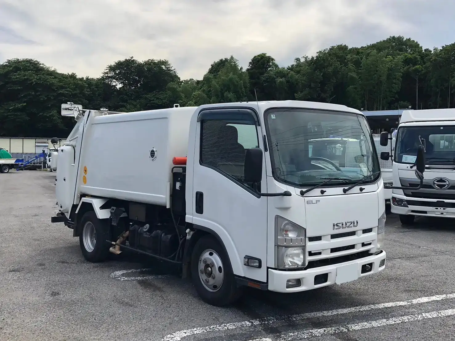 いすゞ エルフ 小型 パッカー車 巻き込み式 回転ダンプ式の中古トラック画像2