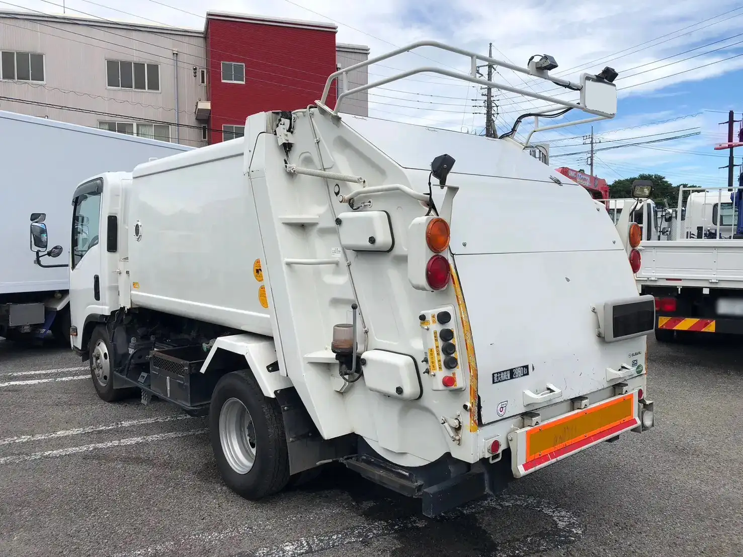 いすゞ エルフ 小型 パッカー車 巻き込み式 回転ダンプ式の中古トラック画像4