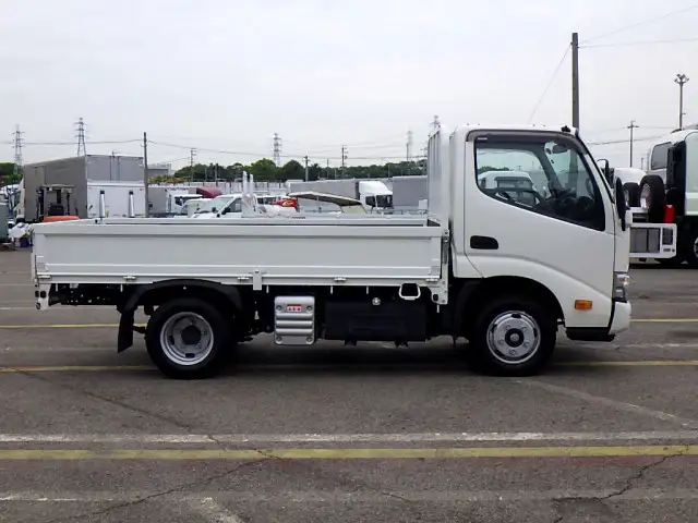 トヨタ ダイナ 小型 平ボディ 2RG-XZU605 R4の中古トラック画像2