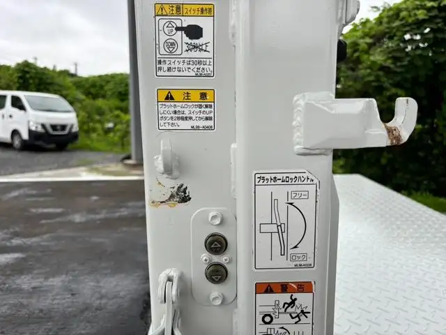 三菱 キャンター 小型 平ボディ パワーゲート の中古トラック画像6