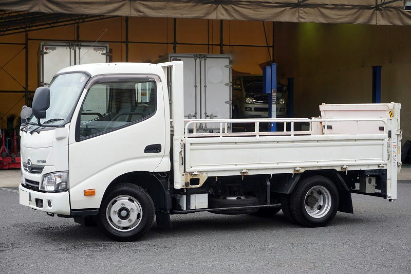 日野 デュトロ 小型 平ボディ 10尺 TPG-XZU605M