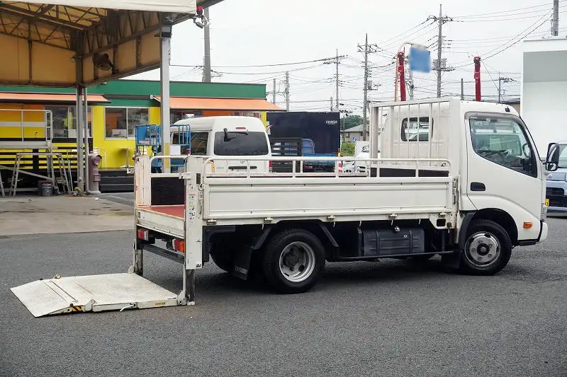 日野 デュトロ 小型 平ボディ パワーゲート 床鉄板の中古トラック画像4