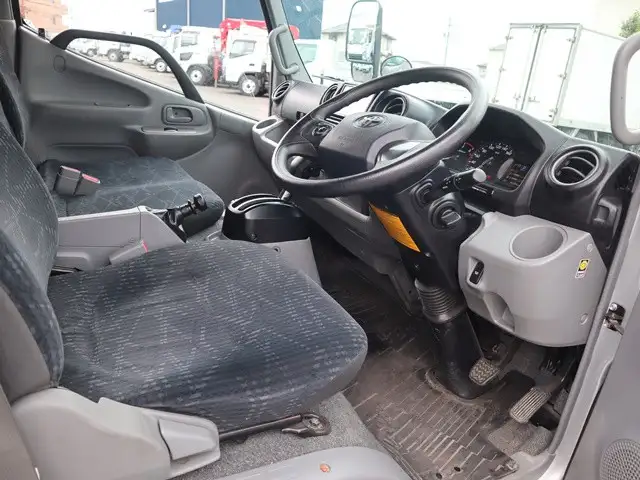 トヨタ ダイナ 小型 平ボディ 床鉄板 2RG-XZC605の中古トラック画像11