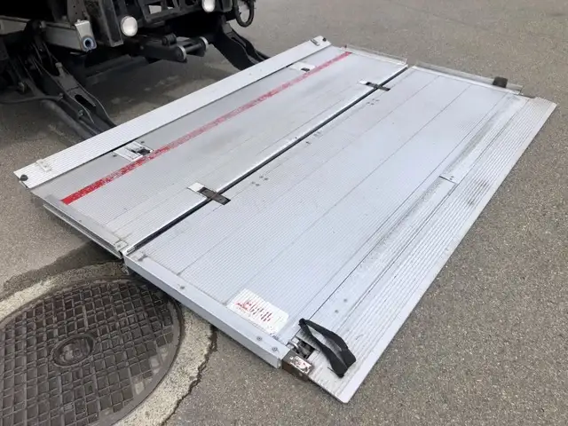いすゞ フォワード 中型/増トン 冷凍冷蔵 低温 パワーゲートの中古トラック画像10