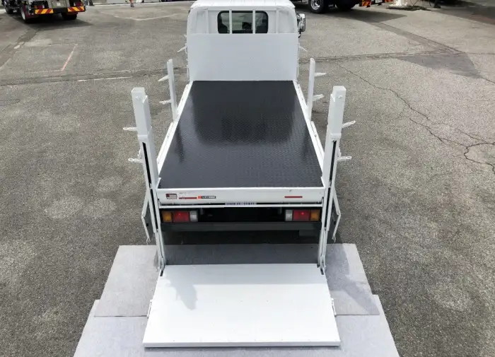 いすゞ エルフ 小型 平ボディ パワーゲート 床鉄板の中古トラック画像4