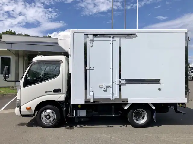 日野 デュトロ 小型 冷凍冷蔵 低温 床ステンの中古トラック画像3