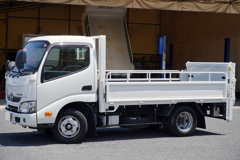 日野 デュトロ 小型 平ボディ 10尺 TPG-XZU605M