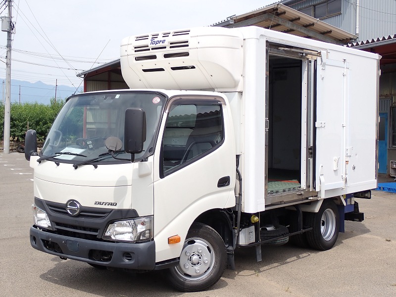 日野 デュトロ 小型 冷凍冷蔵 10尺 TPG-XZC605M