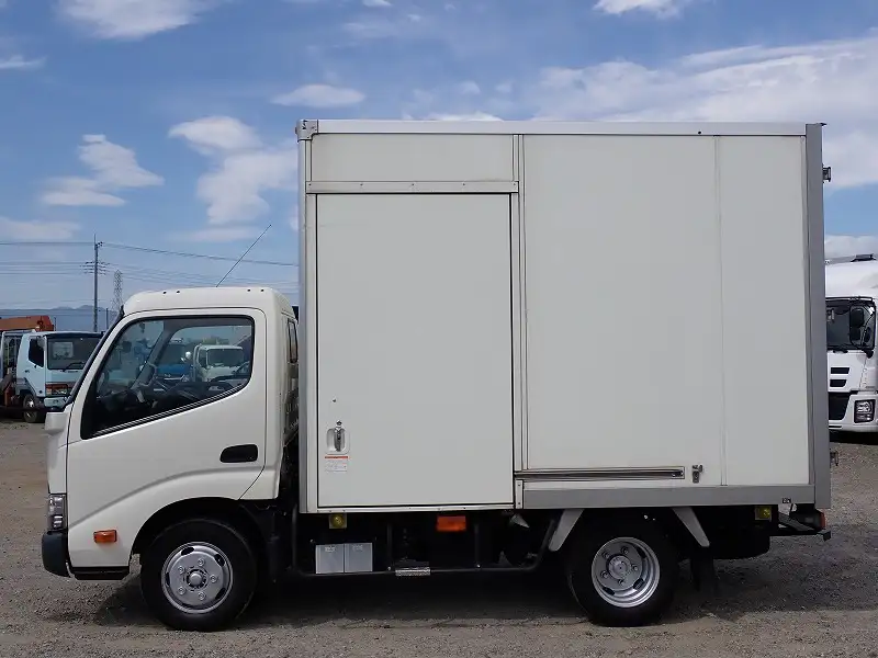 トヨタ ダイナ 小型 アルミバン サイドドア TKG-XZC605の中古トラック画像5