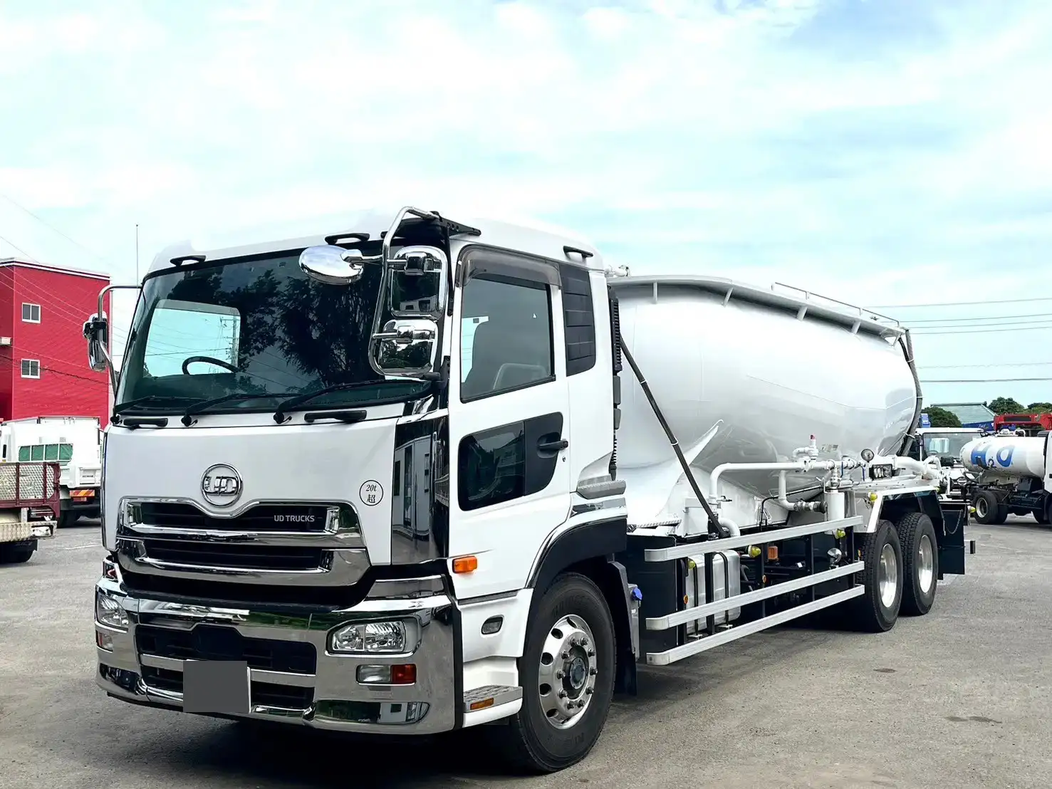 日産UD クオン 大型 タンク車 バルク QKG-CD5ZAの中古トラック画像1