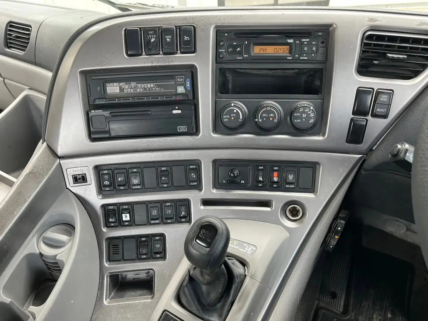 日産UD クオン 大型 タンク車 バルク QKG-CD5ZAの中古トラック画像15