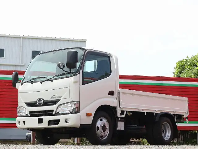 日野 デュトロ 小型 平ボディ TKG-XZU675M H28の中古トラック画像1
